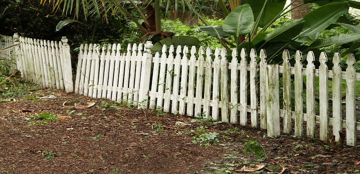 6 Safety Tips for Home Owners While Removing an Old Fence