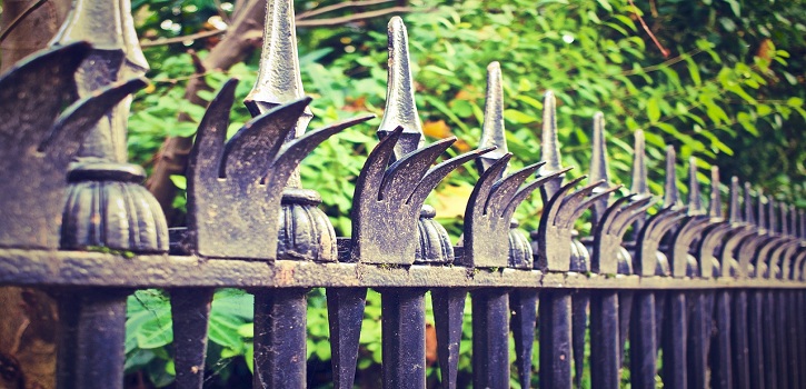 3 Factors to Decide the Right Fence Height for Your Property