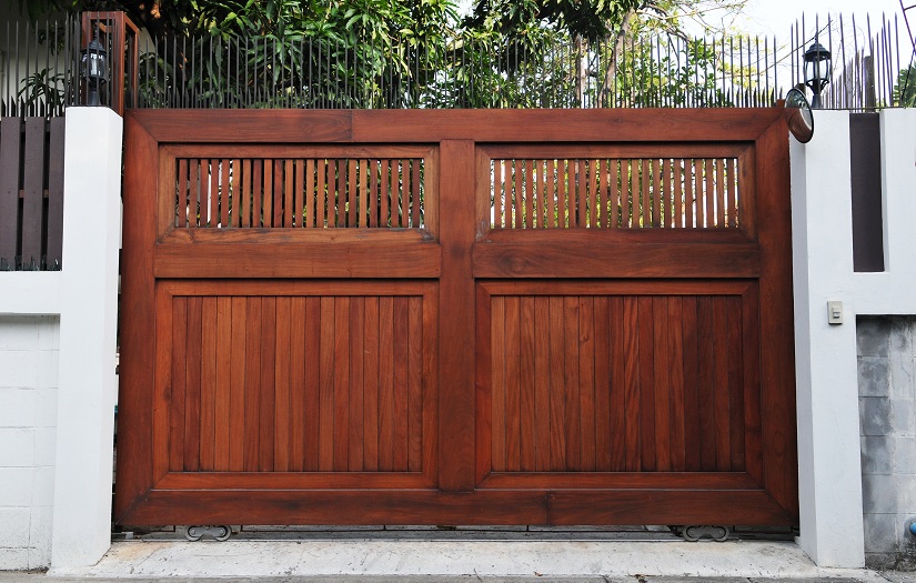 4  Benefits of Installing a Front Gate on Your Home