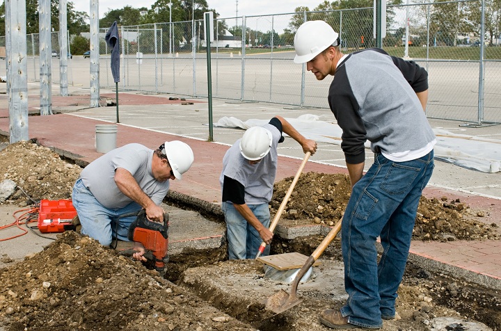 4 Benefits of Hiring a Licensed Commercial Fencing Contractor